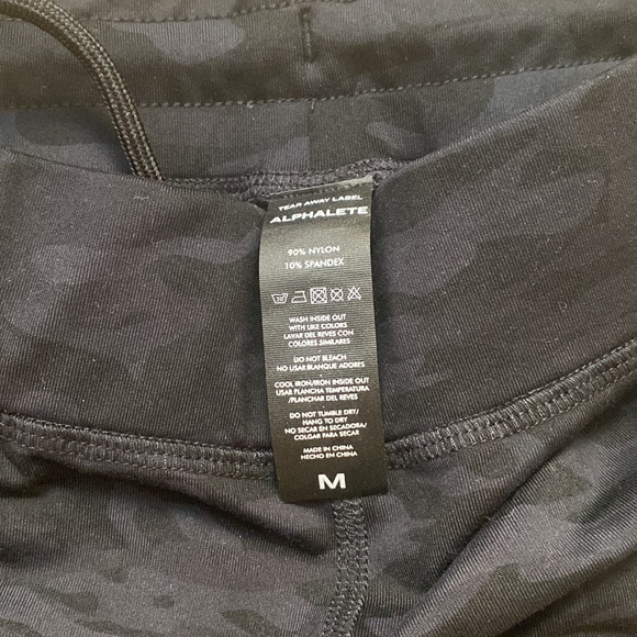 Men’s Black Camo Alphalete Joggers Size Medium - Picture 4 of 6